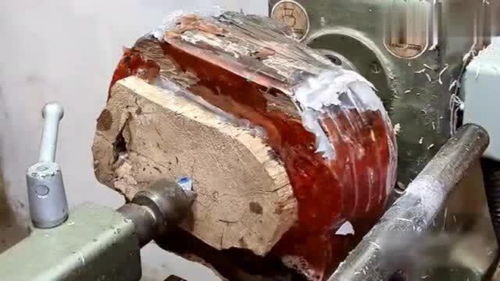 一截腐朽的木頭,加工后制作成一個工藝品